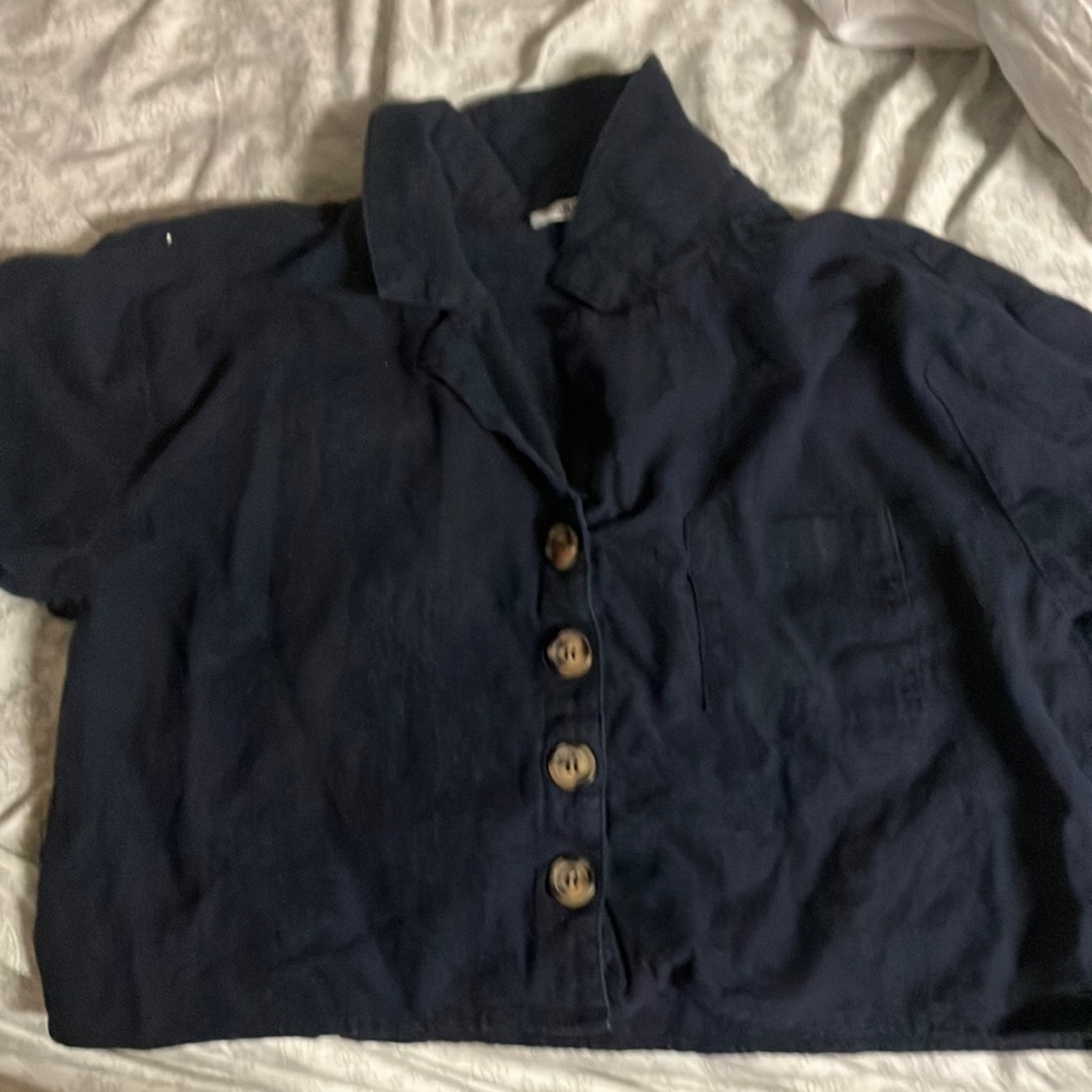 BLUE BUTTONED CROP TOP